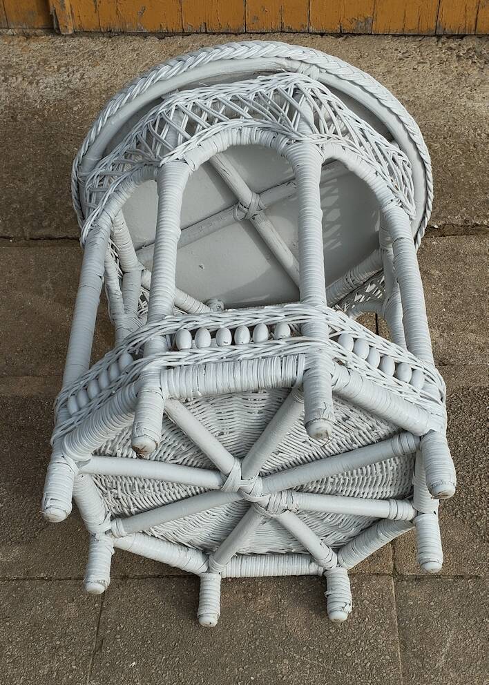 ROUND COFFEE TABLE IN WHITE RATTAN