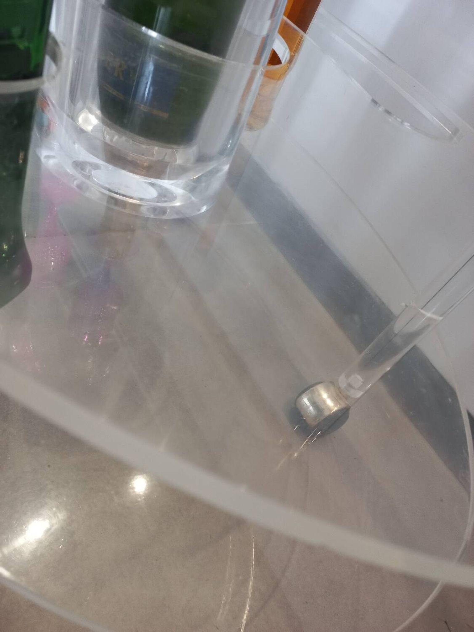 Plexiglass serving bar