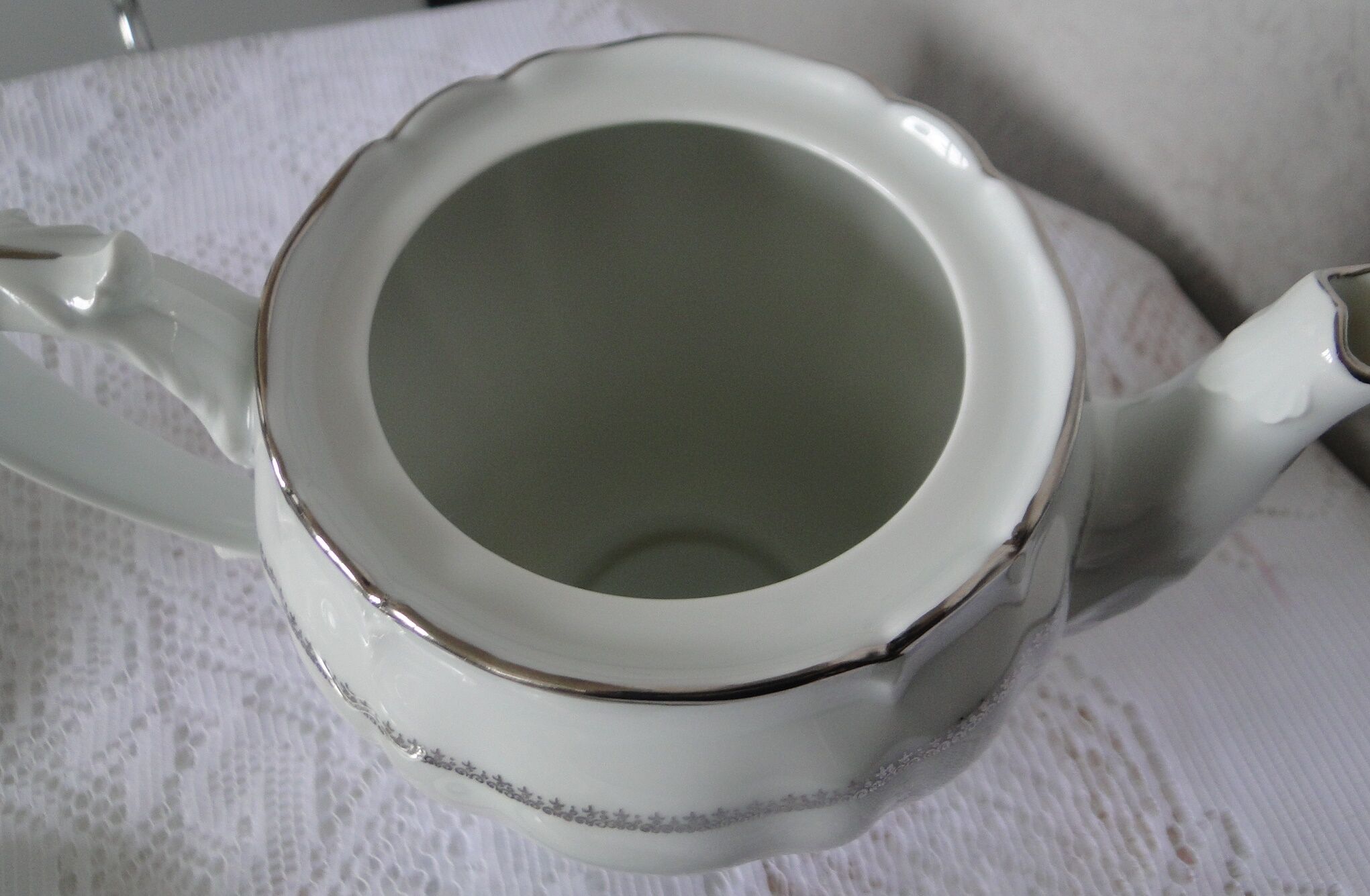 Service à café porcelaine Limoges ulim 12 pieces decor argente fond blanc