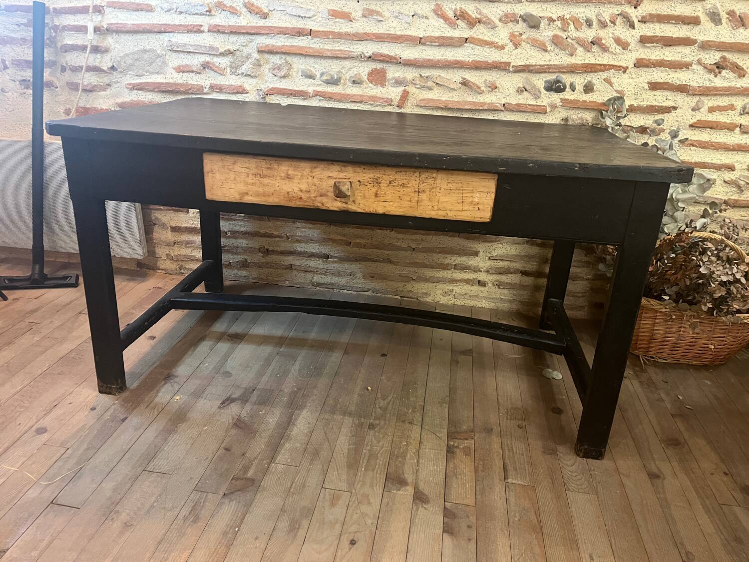 Farm table