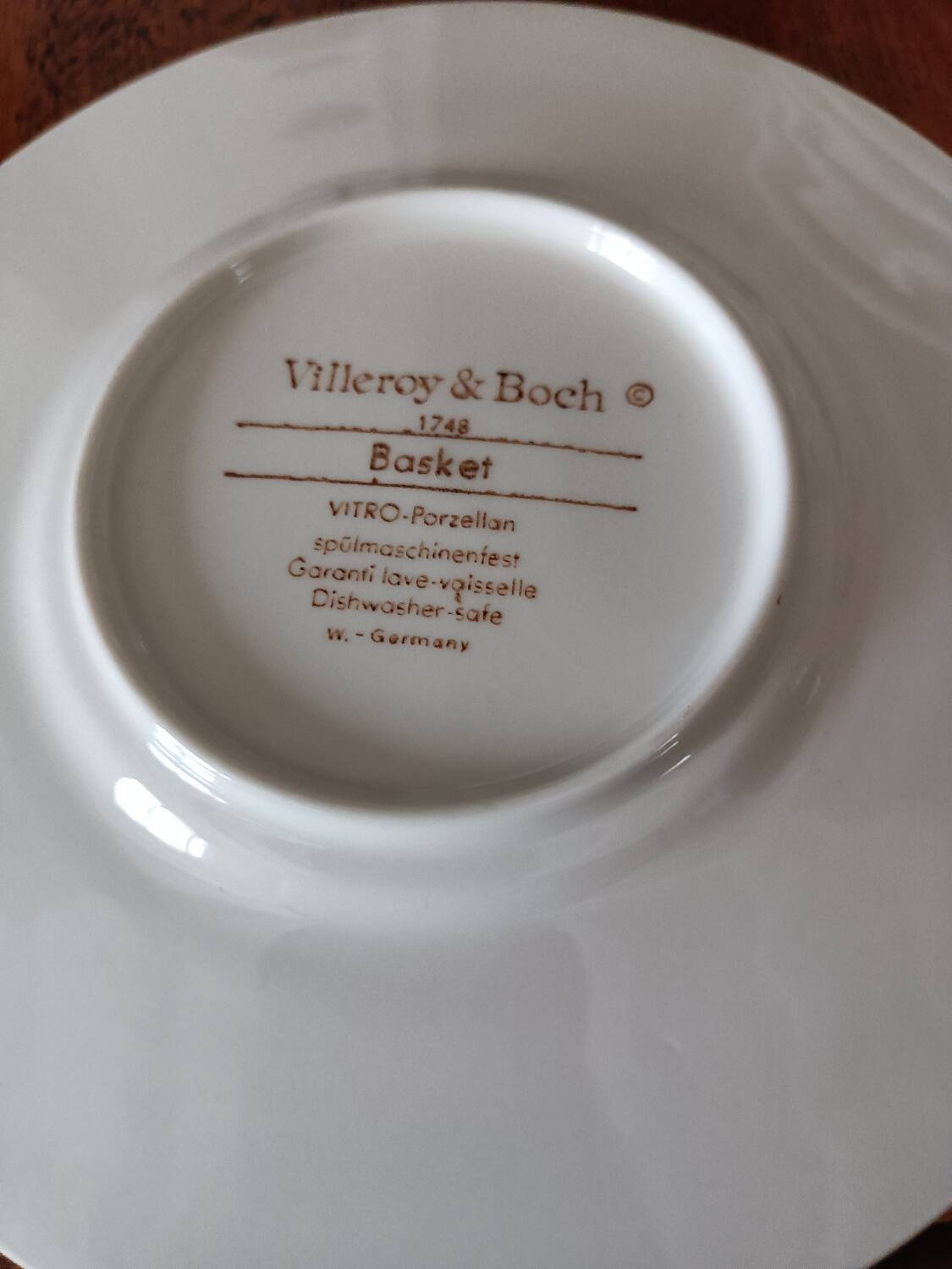 8 Villeroy and Boch basket plates