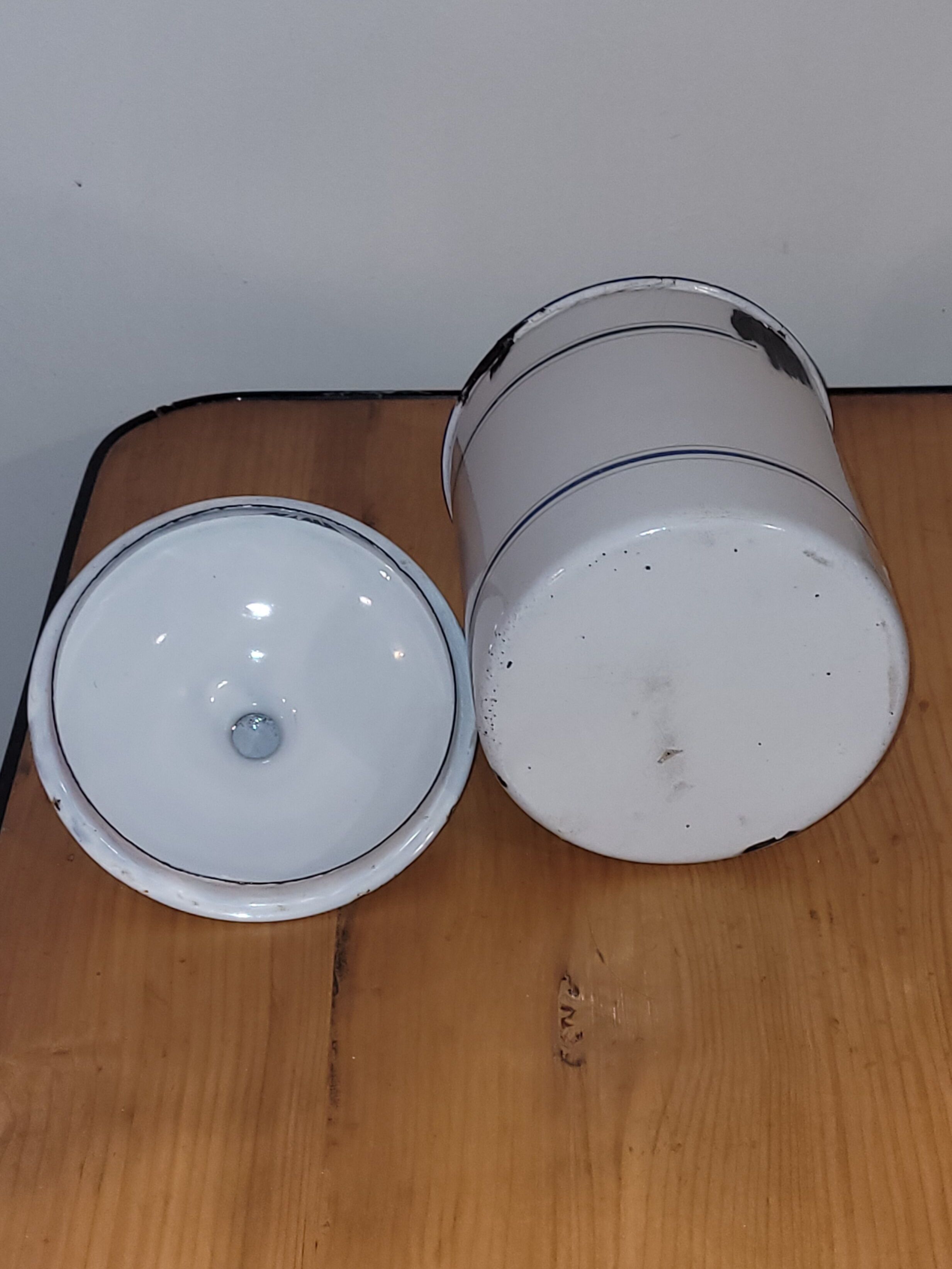 Enamelled sheet metal pot - old