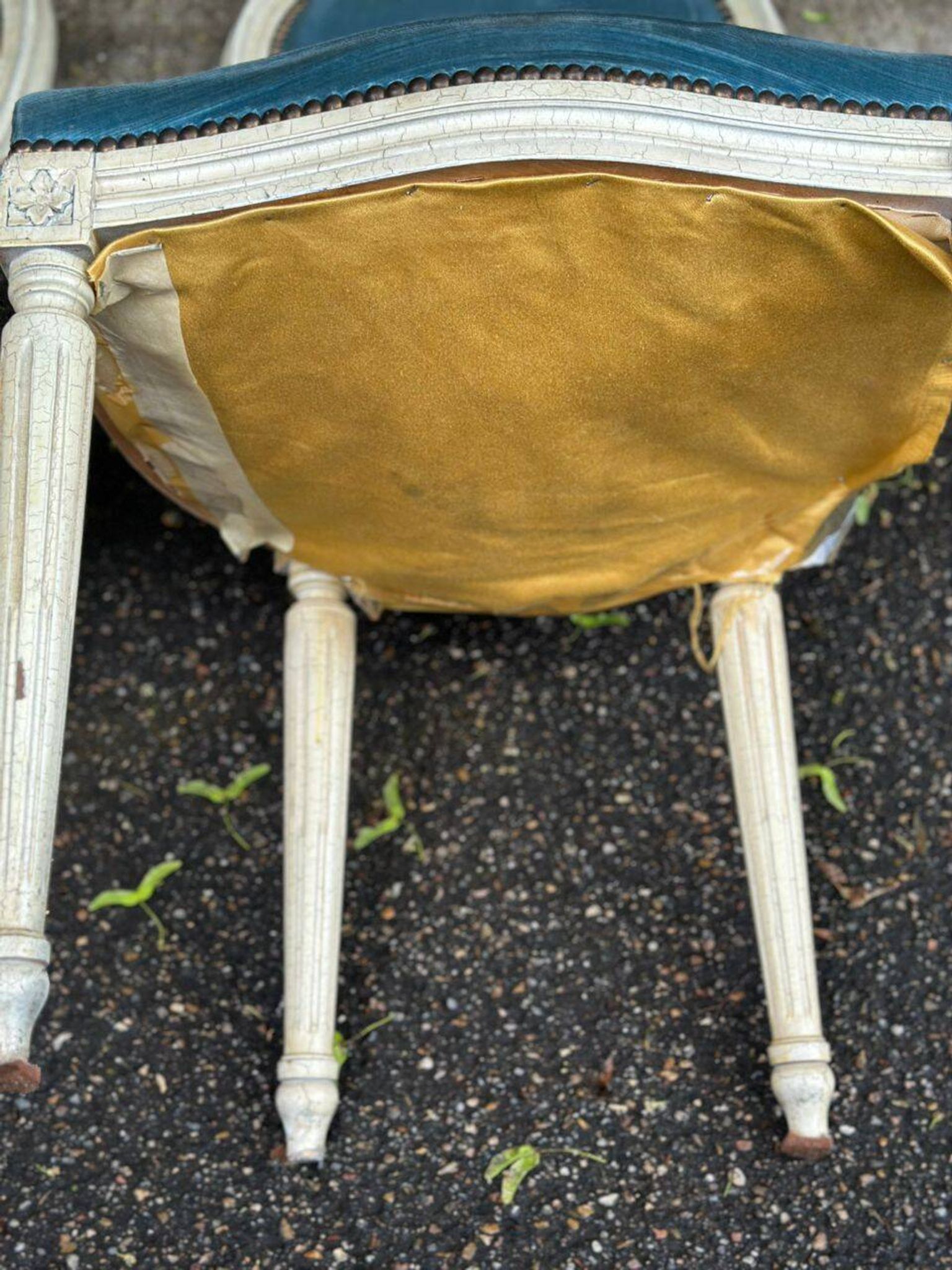 6 Louis XVI medallion chairs in beige wood and blue fabric from the 18th century.
