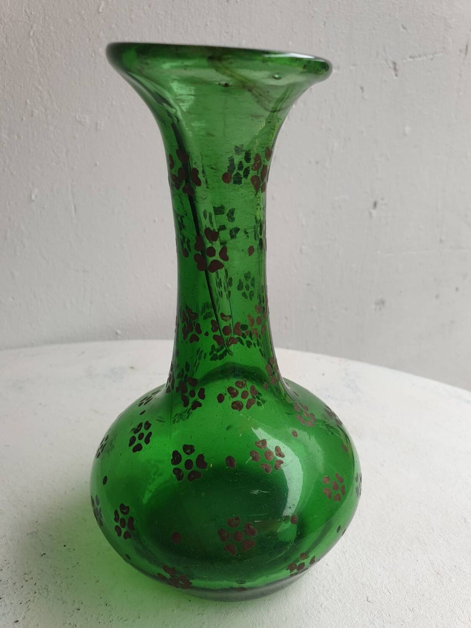 Vase en verre soufflé vert début XXème