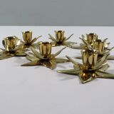 Ensemble de 7 bougeoirs en forme de fleur en laiton lourd brillant, 1970-1980