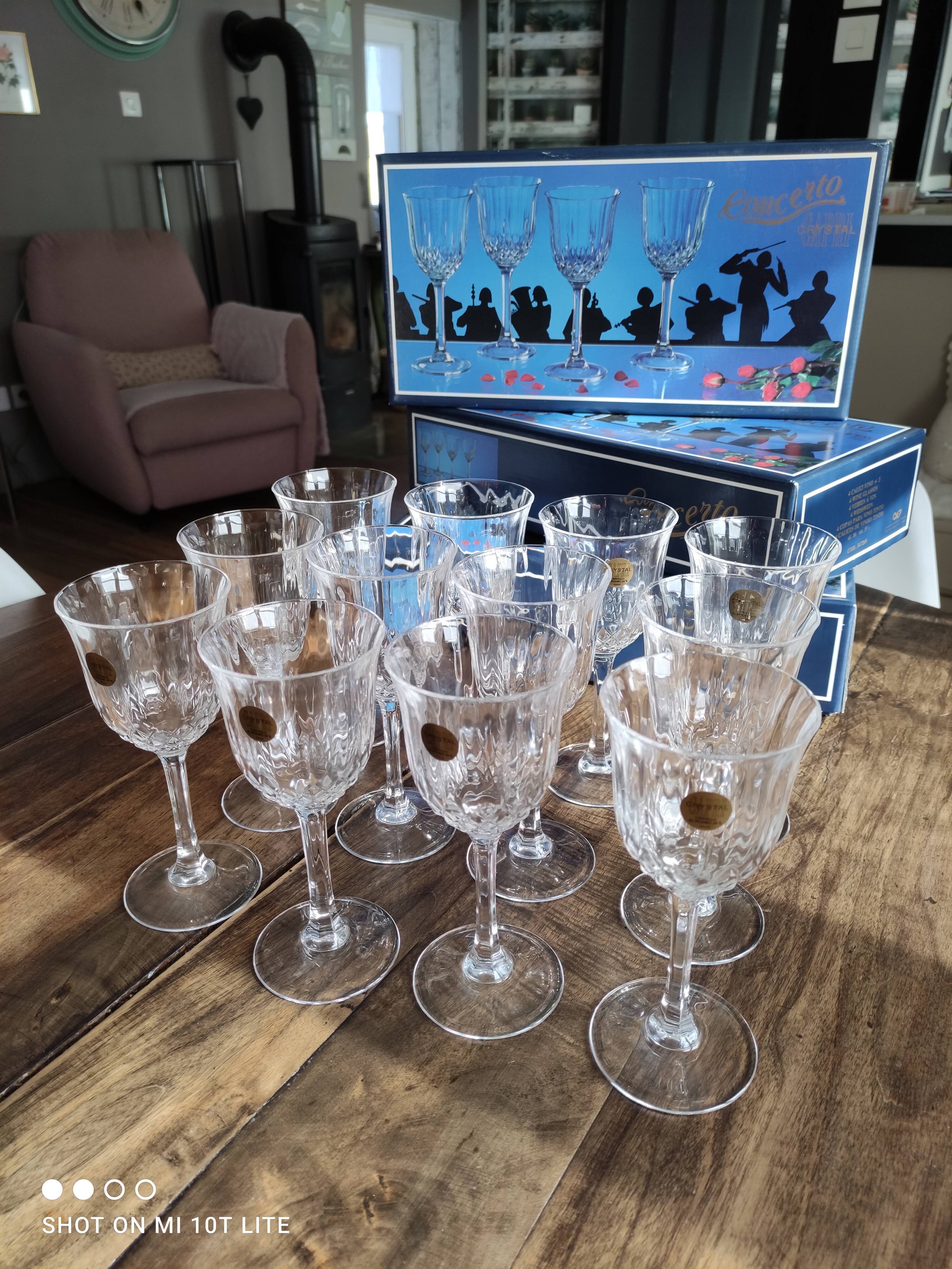 Lot de 12 verres à vin blanc vintage en cristal italien modèle Capri avec boites d'origine