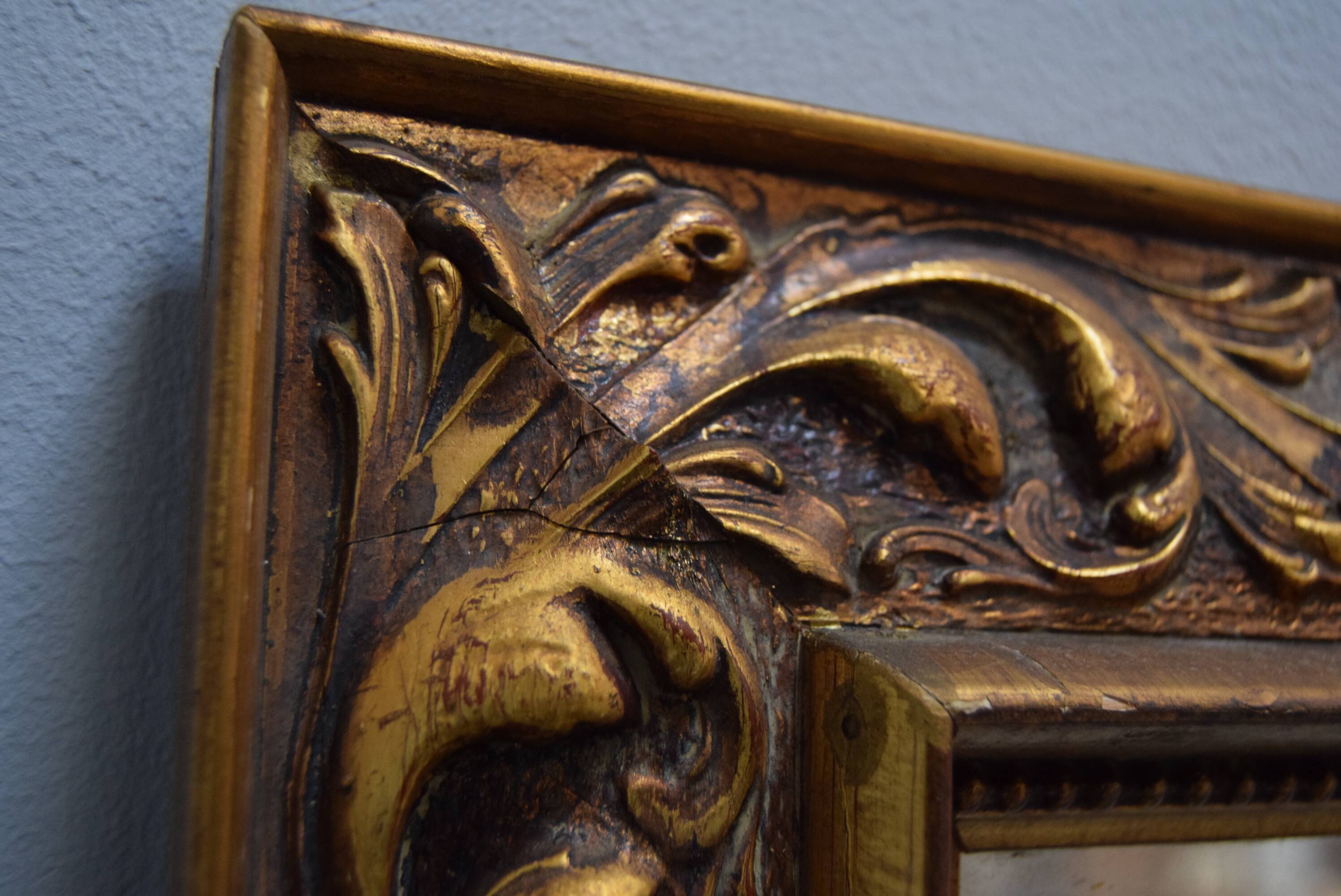 wall mirror in a decorative wooden frame.