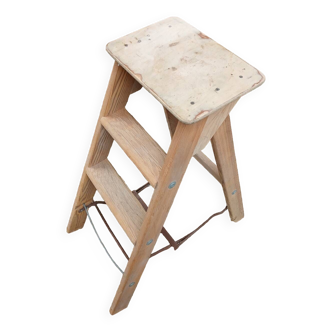 Escabeau ancien en bois