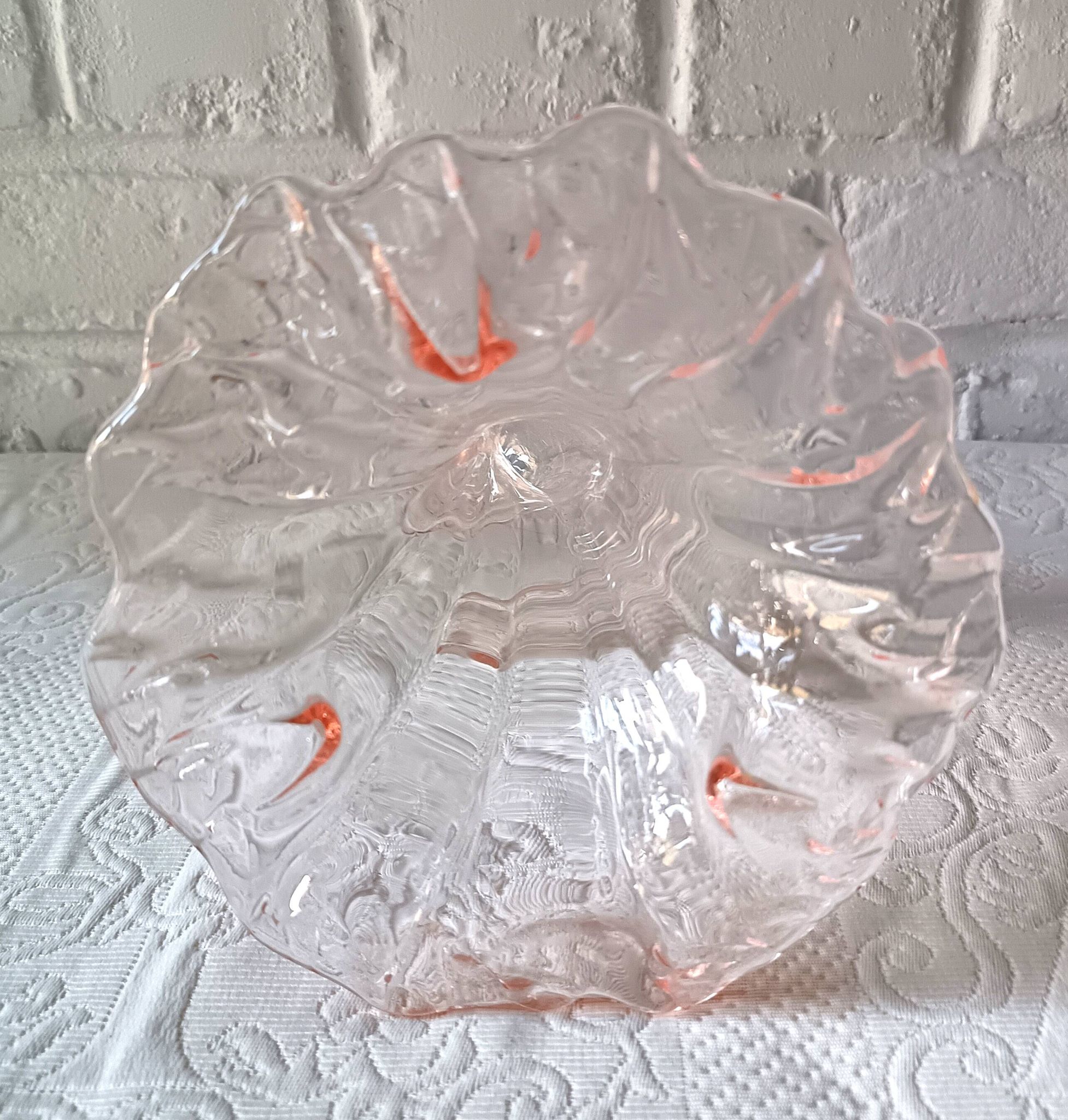 Pretty trumpet vase, in blown pink glass