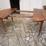 Round extending table in solid walnut, 19th century