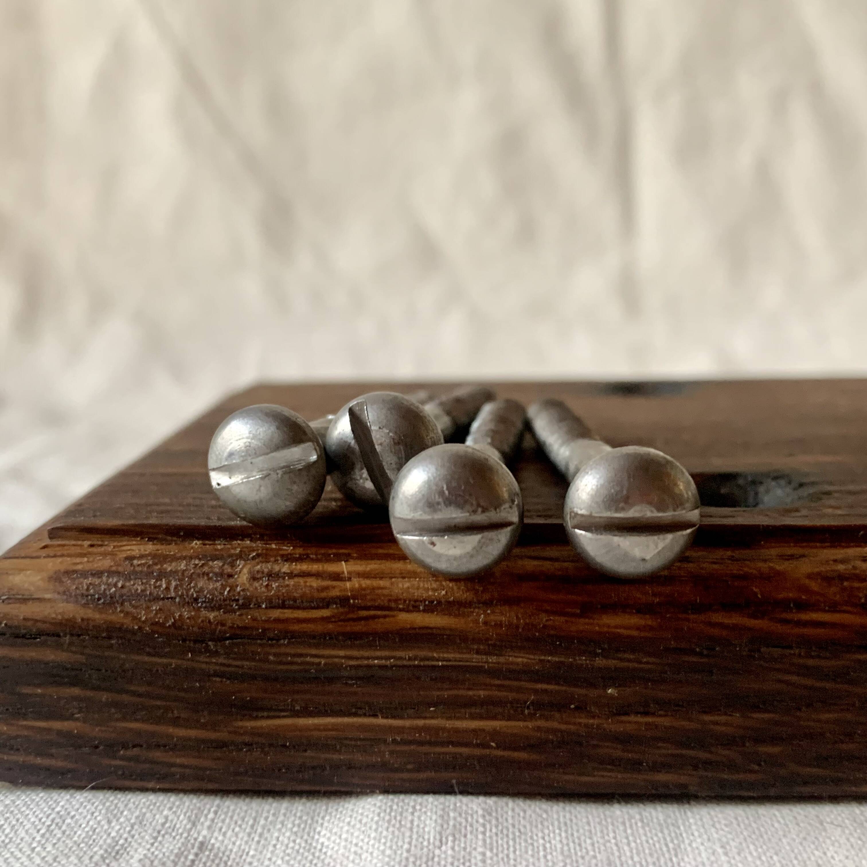 Vintage wall-mounted coat rack in solid wood - 3 cast aluminum hooks