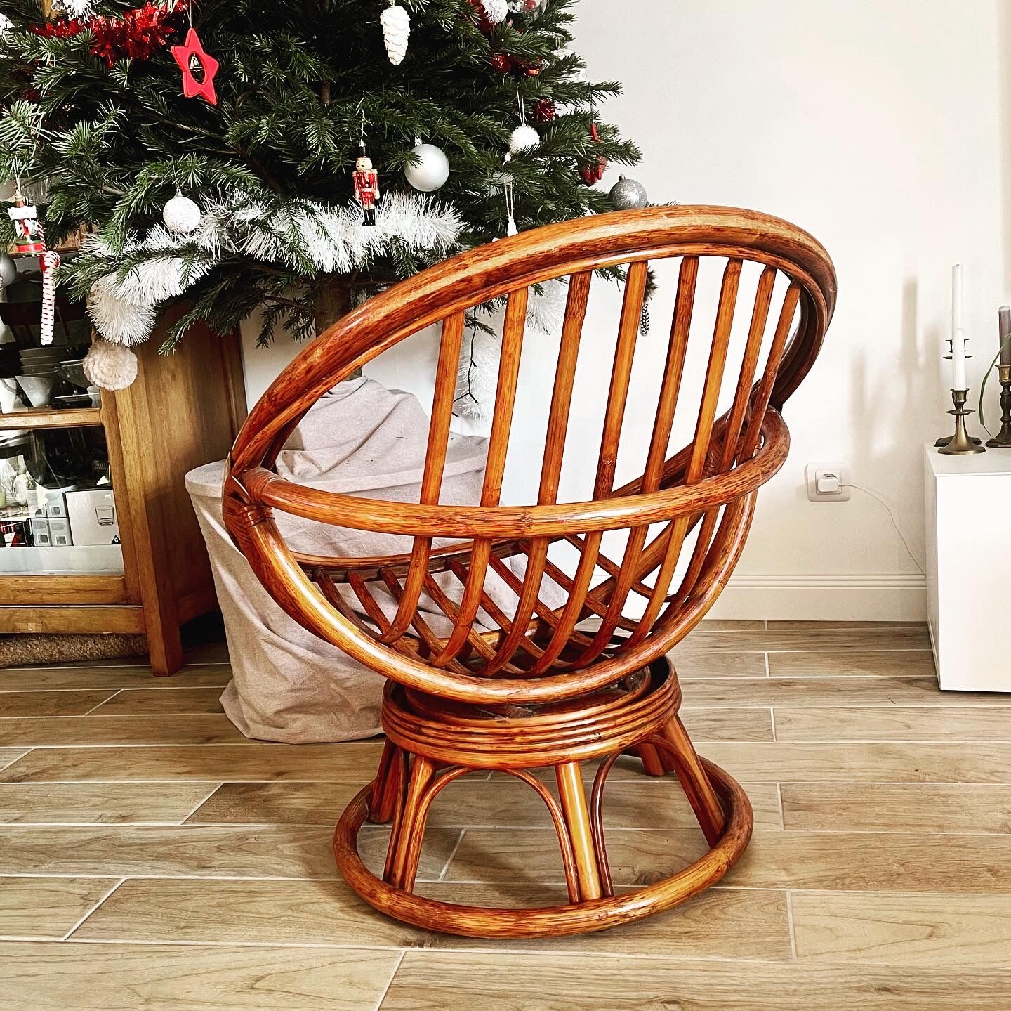 Swivel rattan armchair