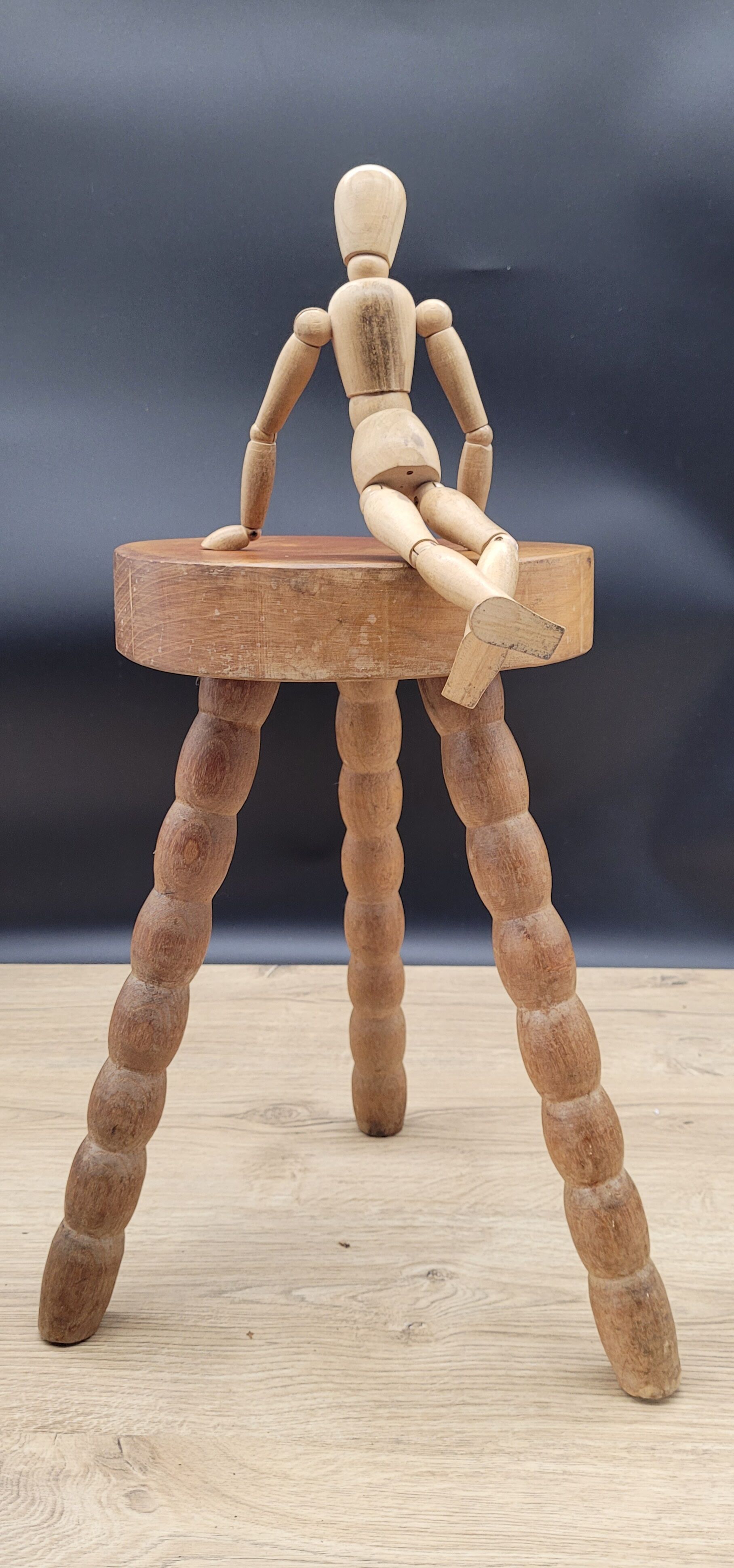 Tripod stool feet balls thick sitting