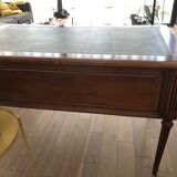 Bureau plat en placage d’acajou