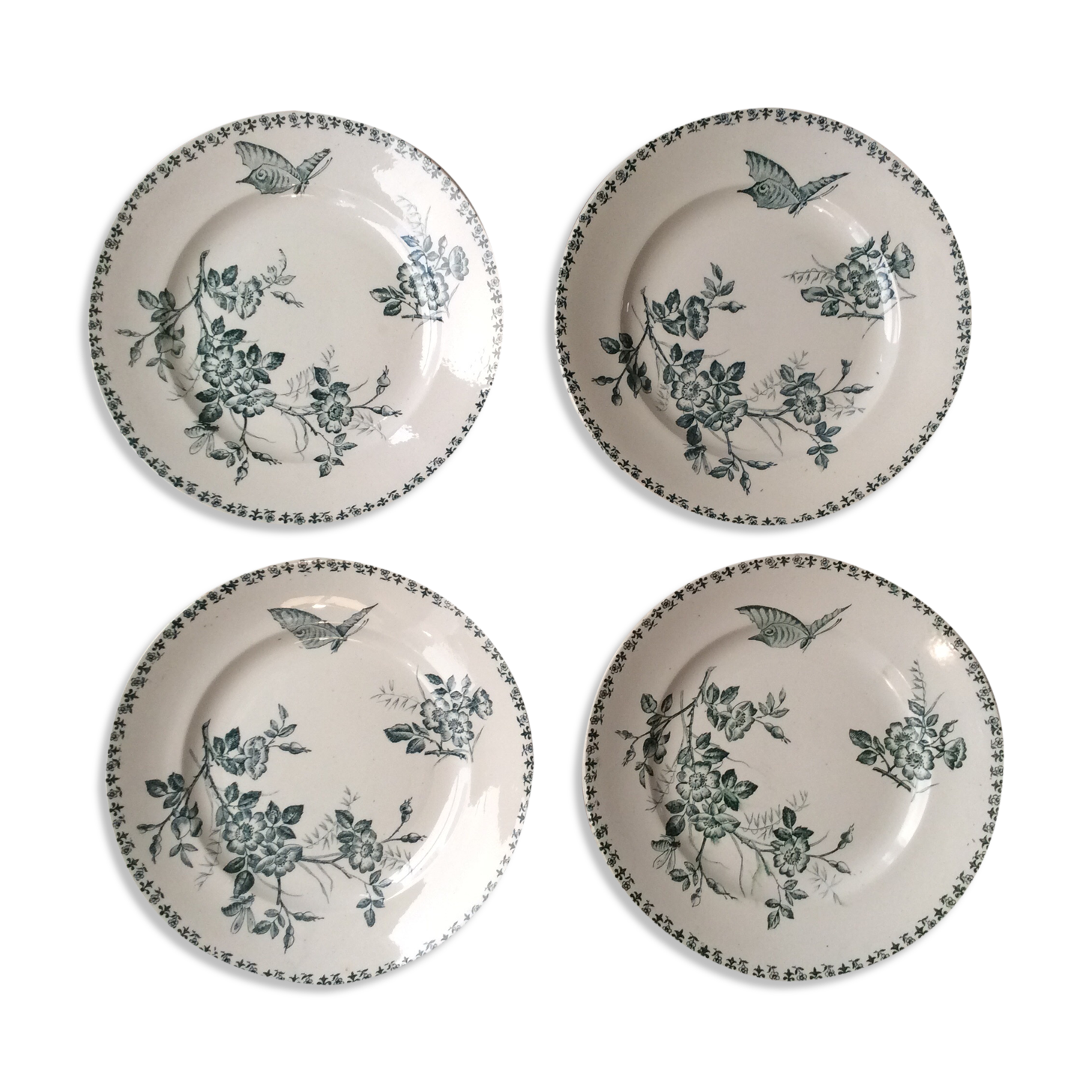 Série de 4 assiettes anciennes Terre de Fer modèle « Églantine »