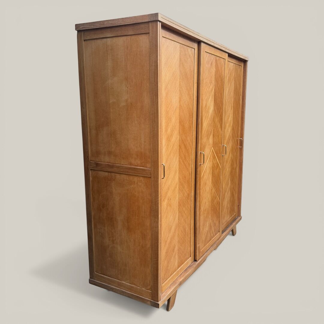 Armoire parisienne penderie porte coulissante chêne brut massif 1960