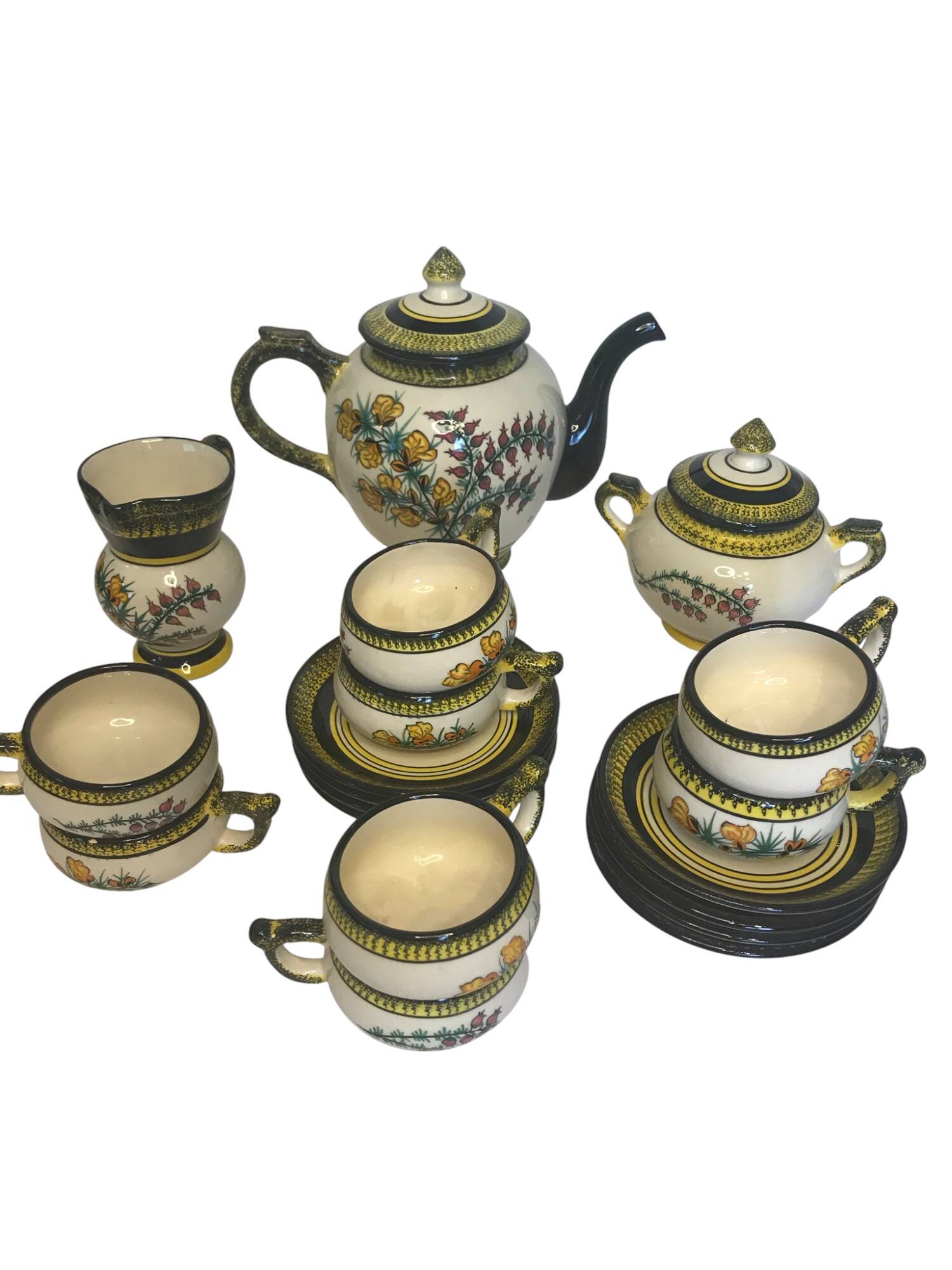 Henriot Quimper, glazed earthenware service, Genêt Bruyère model, 20th century