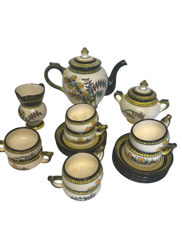 Henriot Quimper, service faïence émaillée modèle Genêt Bruyère XXème