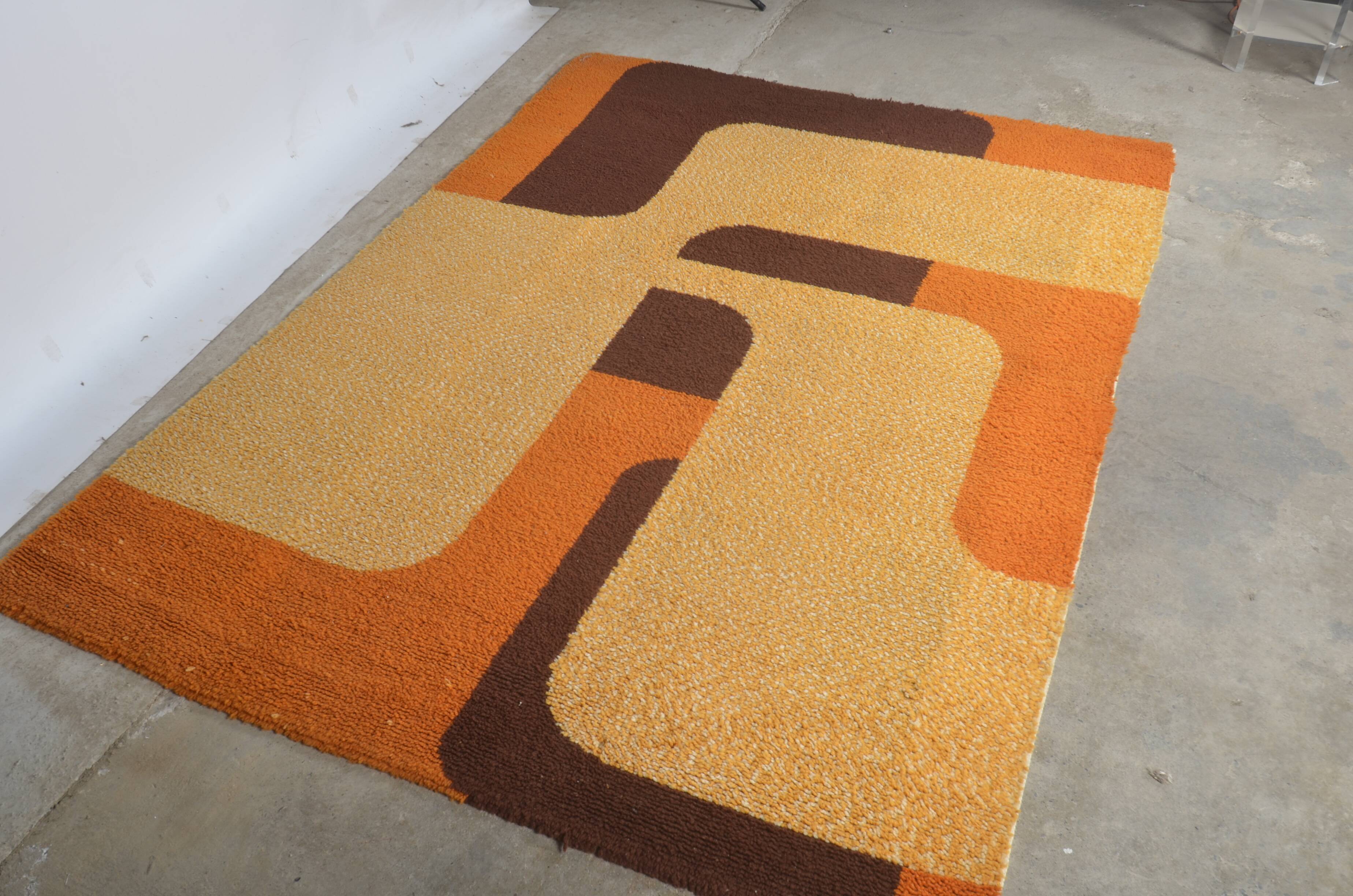 Vintage space age rug 1970