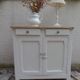 Buffet parisien vintage réenchanté en gris perle, plateau bois.
