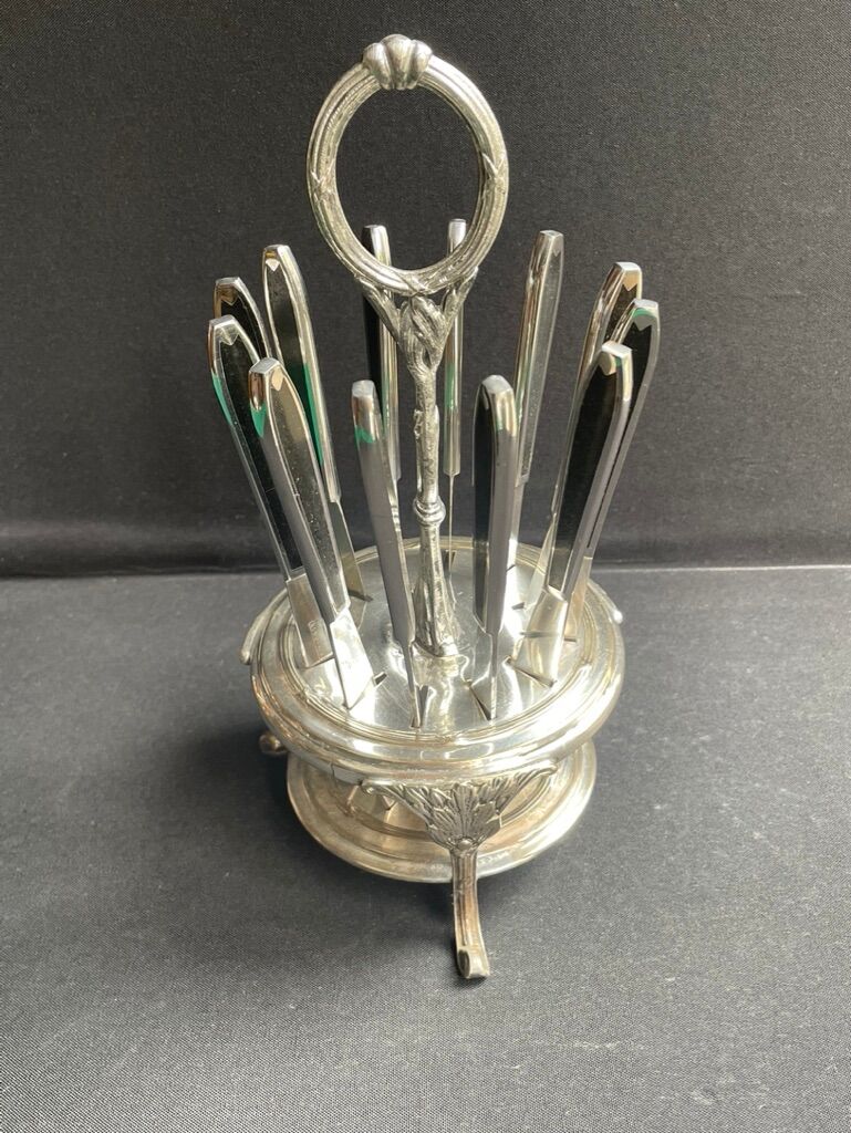 12 "Apollonox" fruit knives on silver metal support