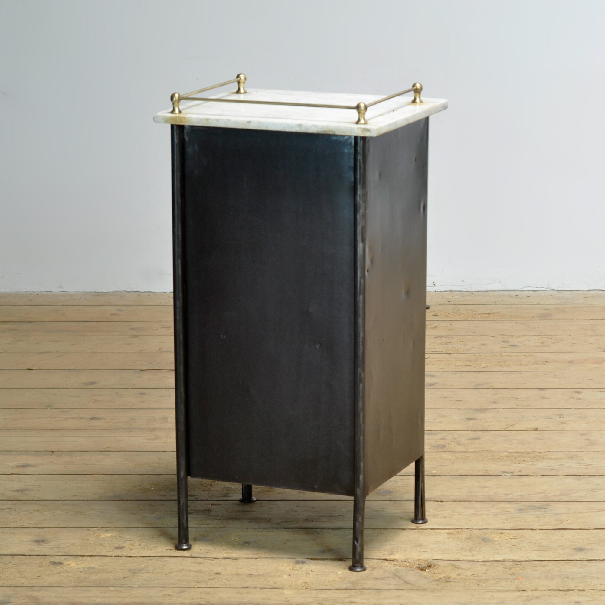 Table de chevet en fer, vers 1920