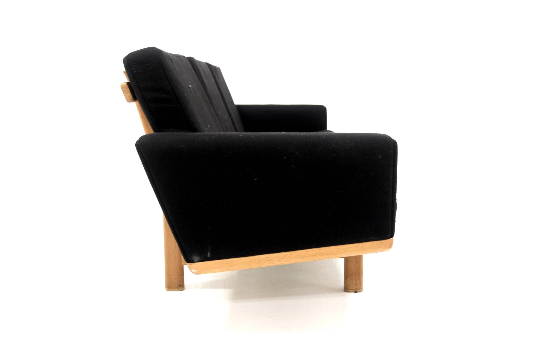 Scandinavian sofa "GE-236", Hans J. Wegner, Getama, Denmark, 1960