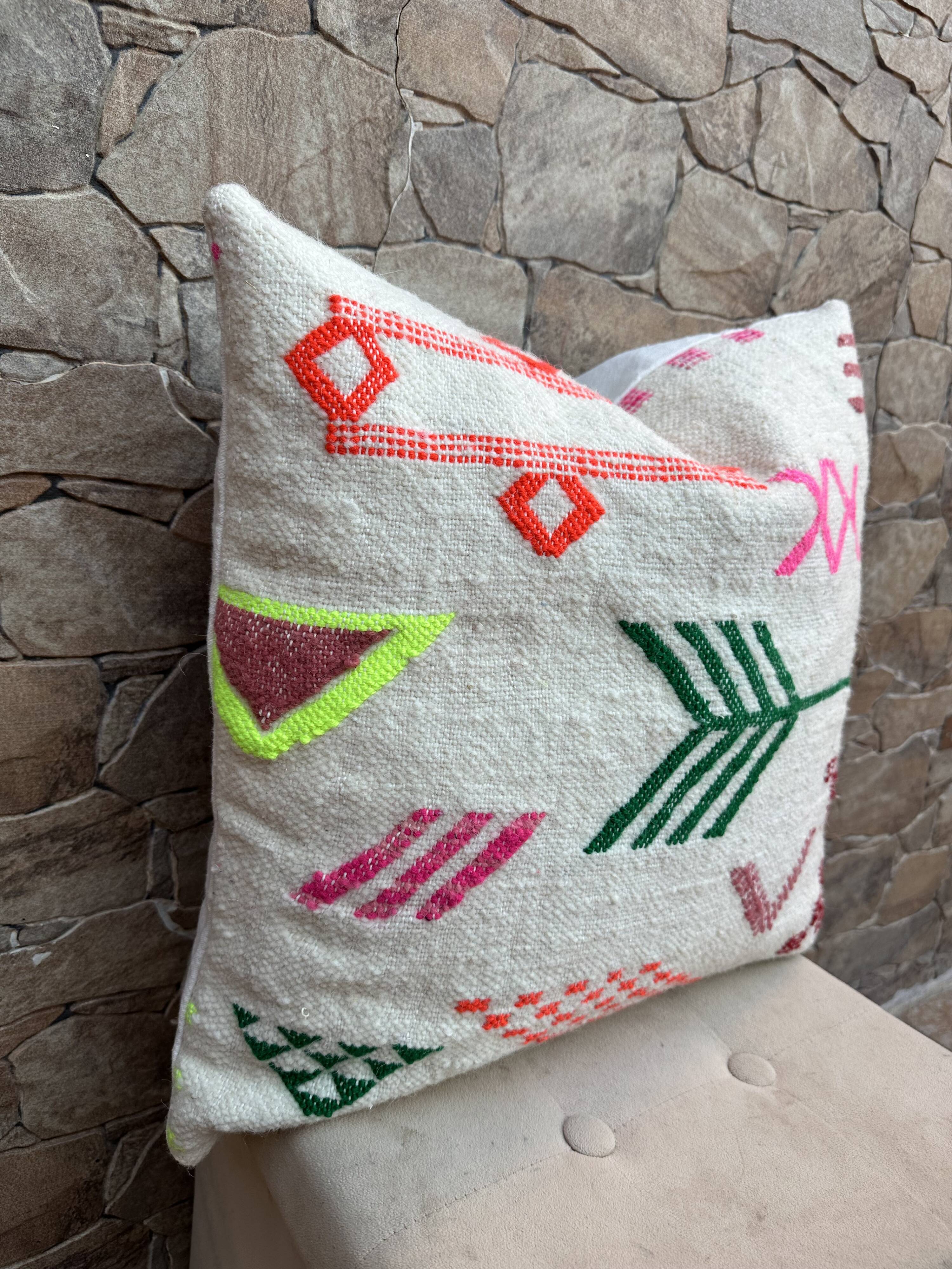 Handmade Berber wool cushion: Moroccan Kilim cushion (45x45cm)