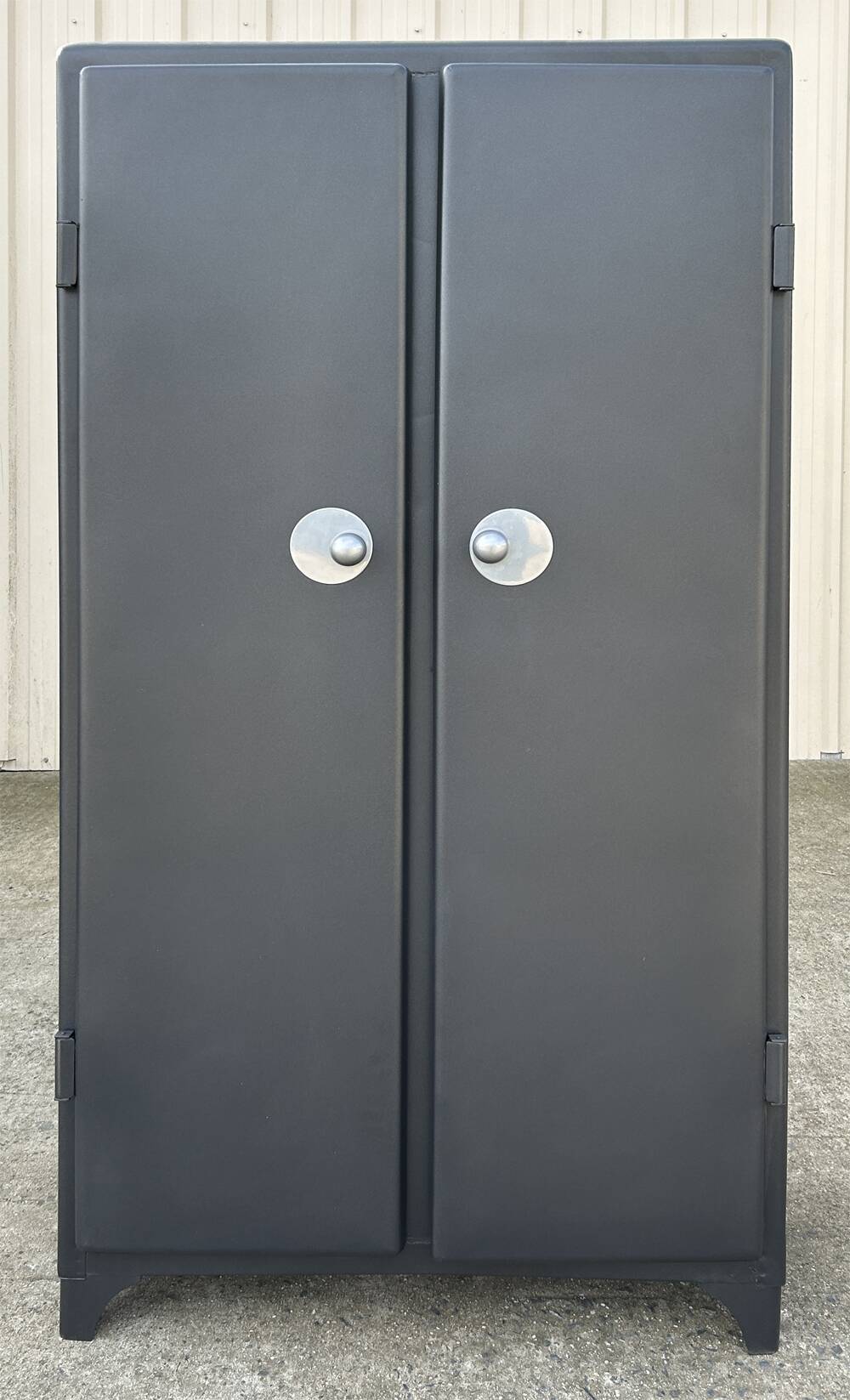 Metal kitchen cabinet, ball handles, 1950s