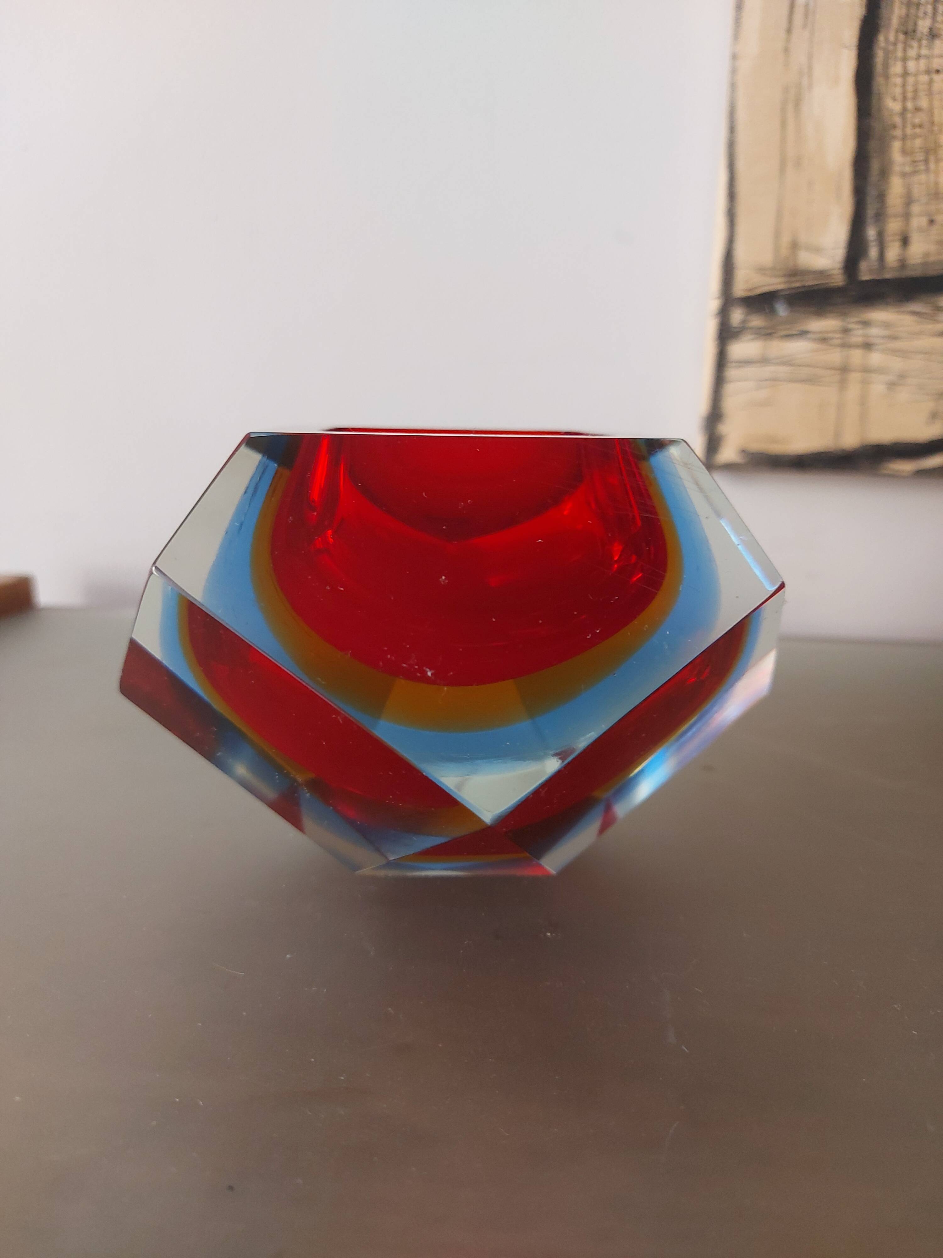 Empty pocket in Murano glass