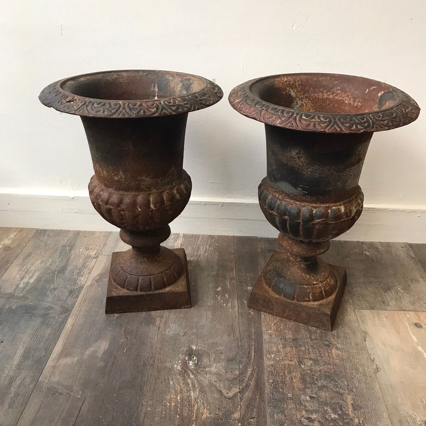 Paire de grands vases Medicis en fonte - Hauteur 45cm