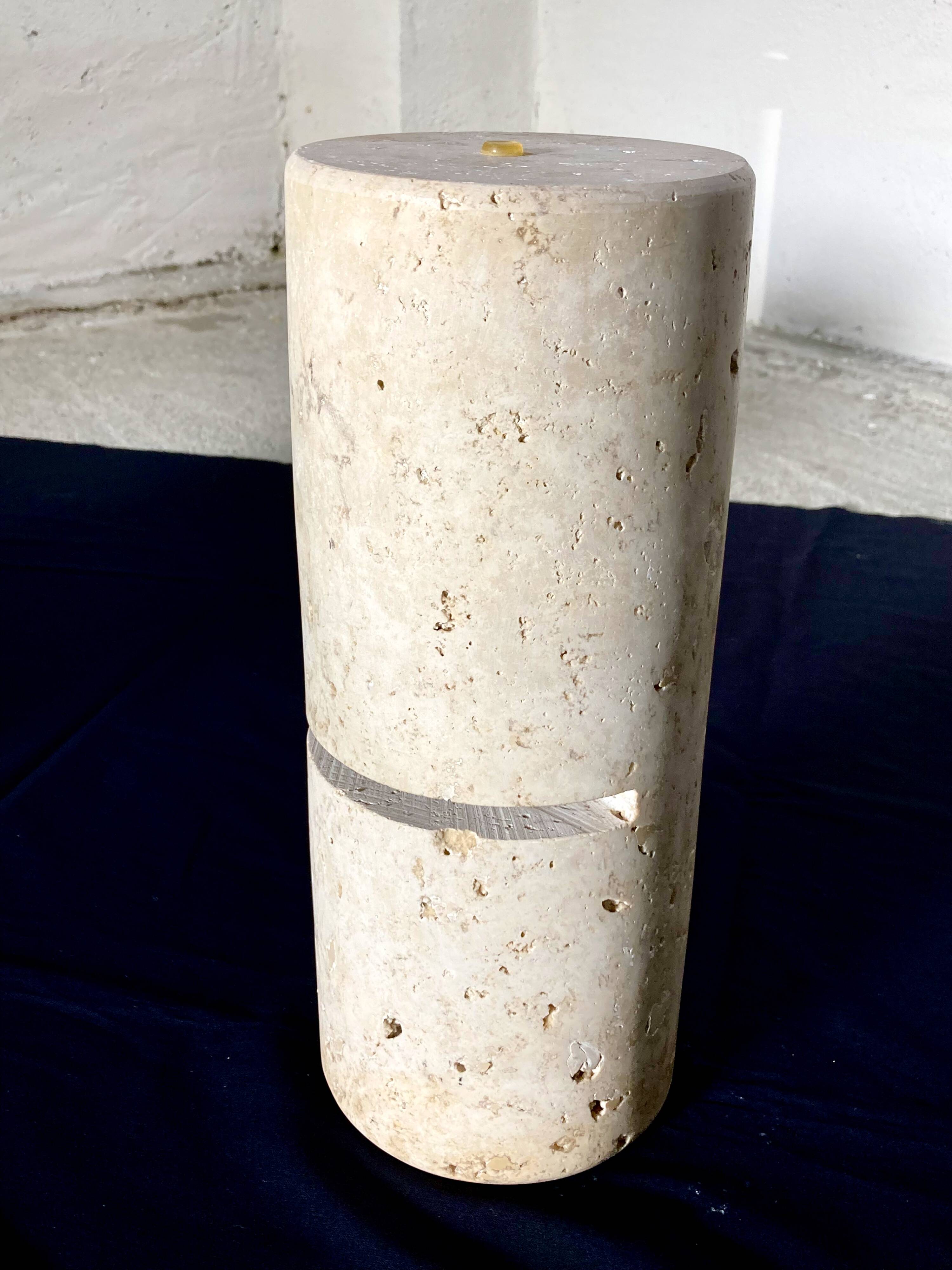 Coffee table in the Artedi style.