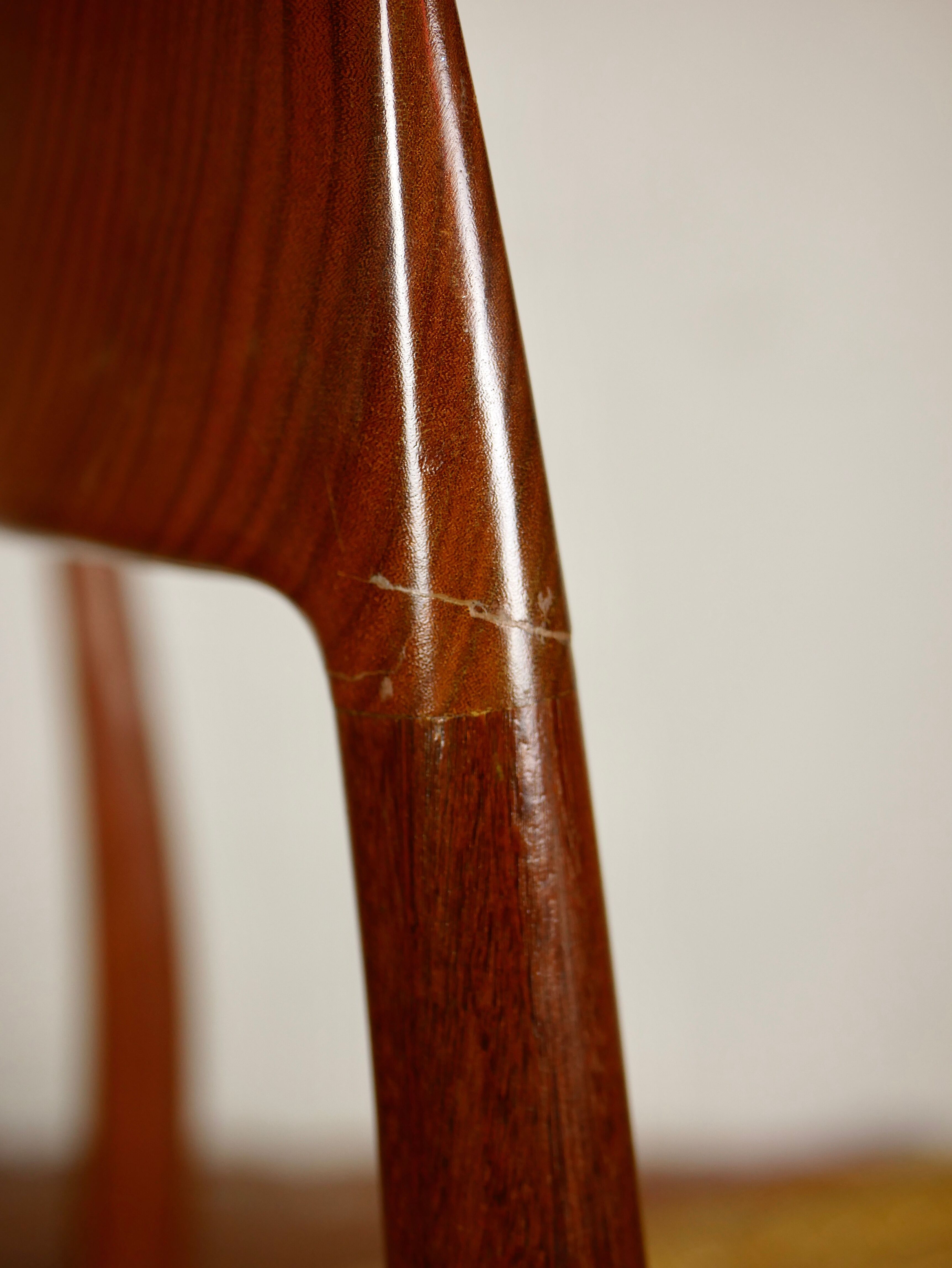 Suite de 6 chaises scandinaves en corde et teck
