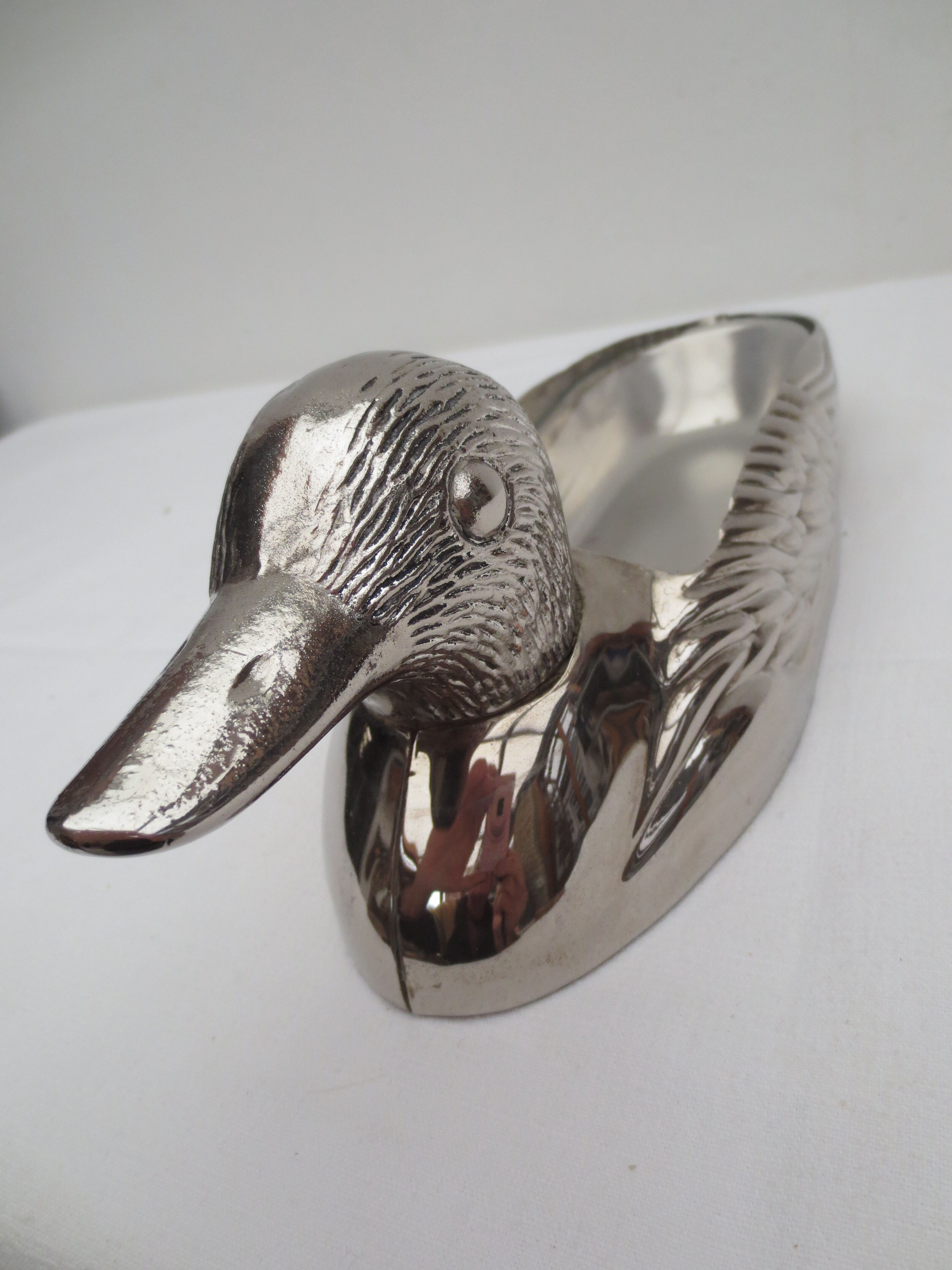Foie gras dish in silver metal, duck décor