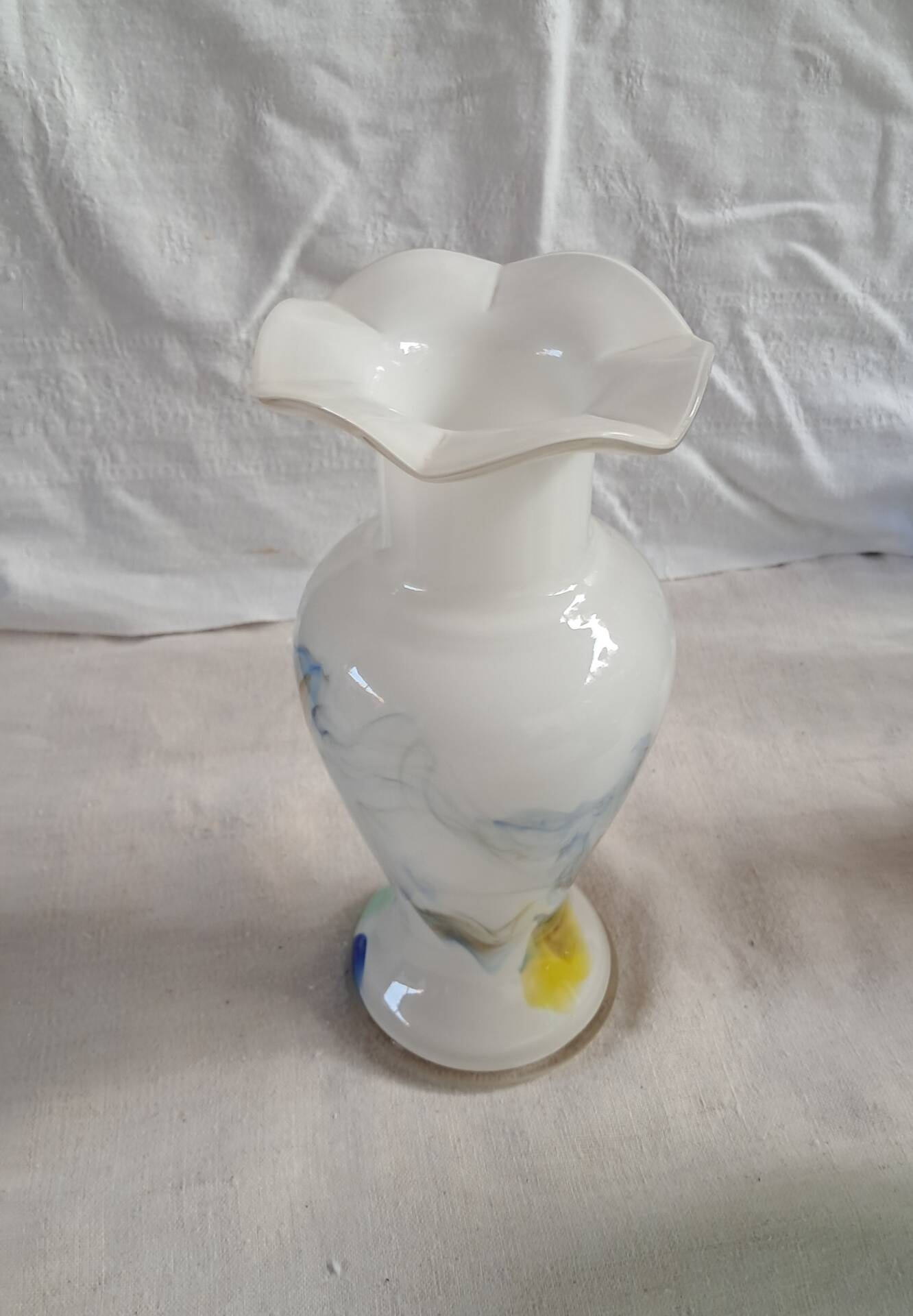 Vintage white opaline vase with marbled decoration – 1970s/1980s
