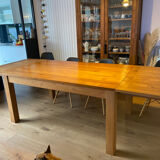 Extendable teak table