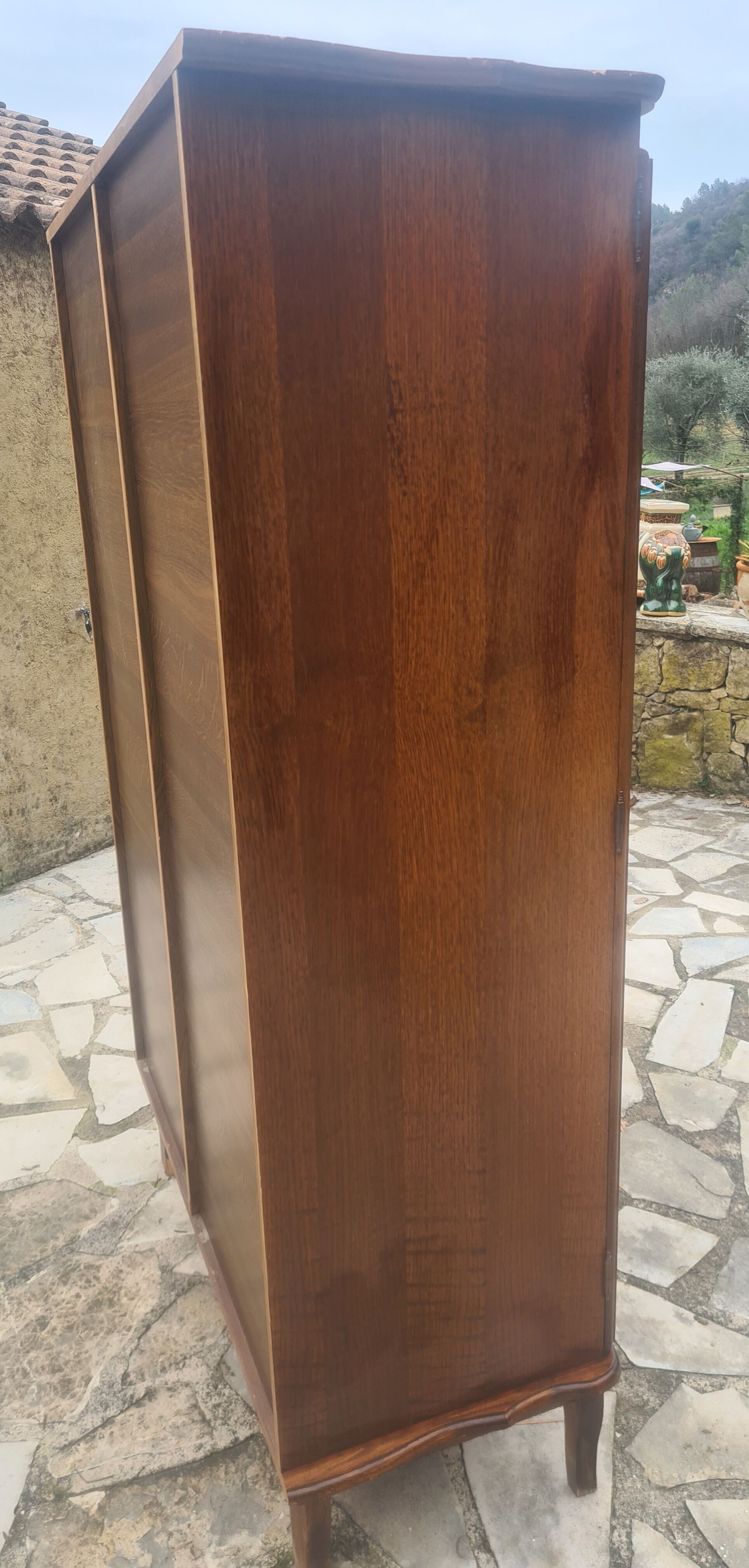 Armoire avec portes vitrées