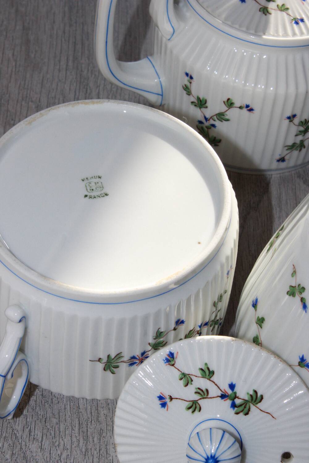 Service à thé ancien en porcelaine