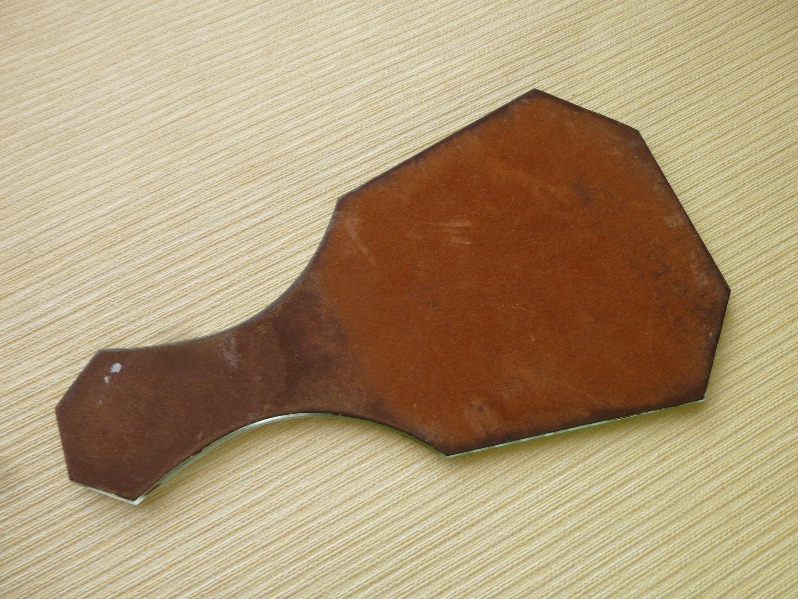 Bevelled hand mirror