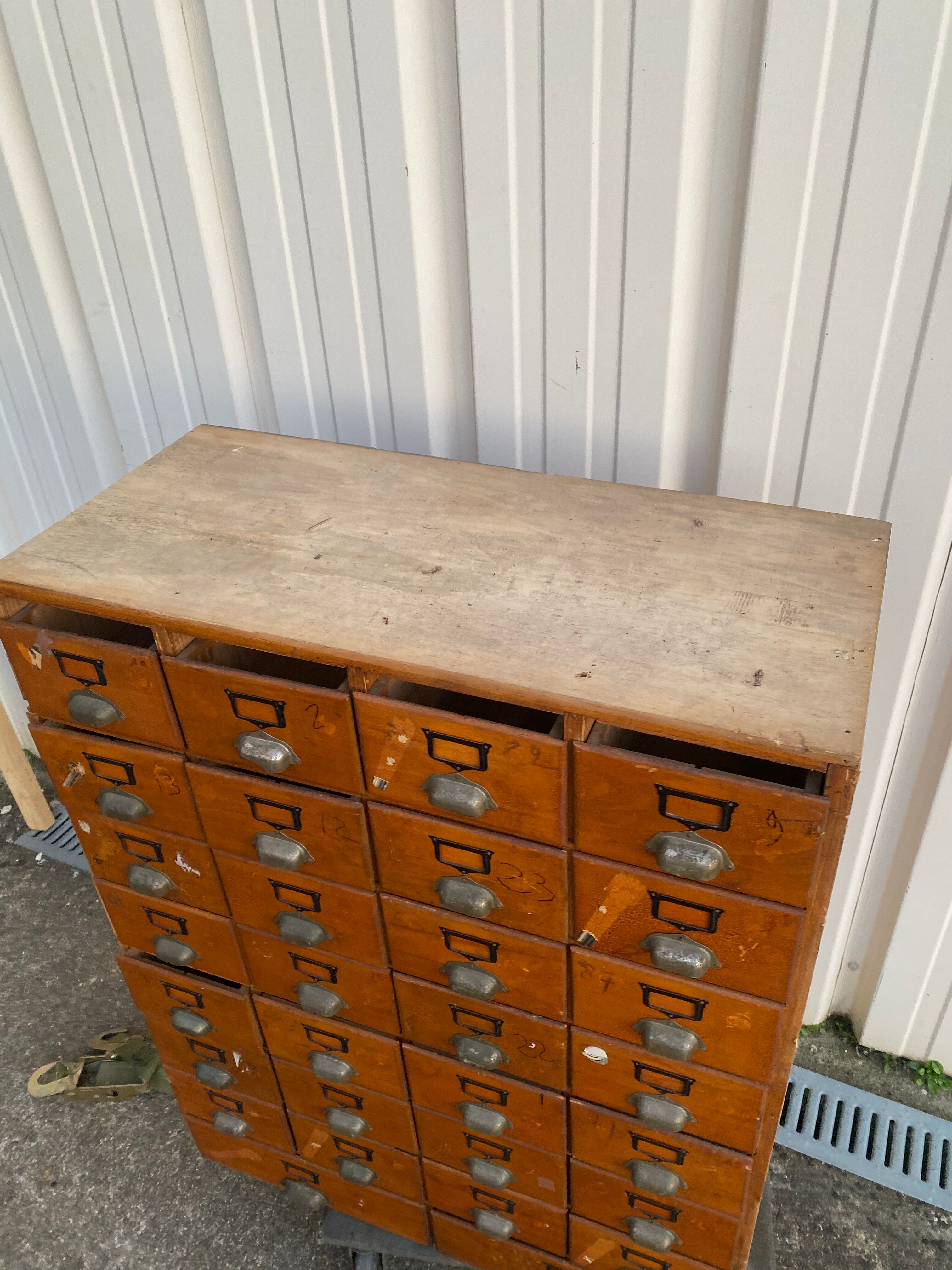 Meuble de mercerie