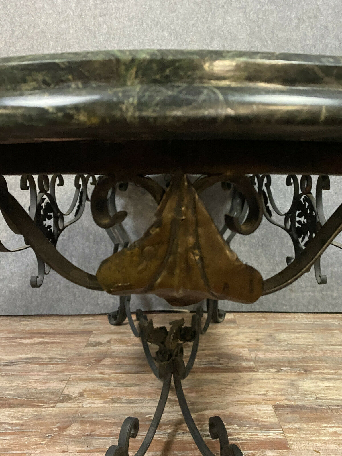 Table with a beautiful marble with green sea throat