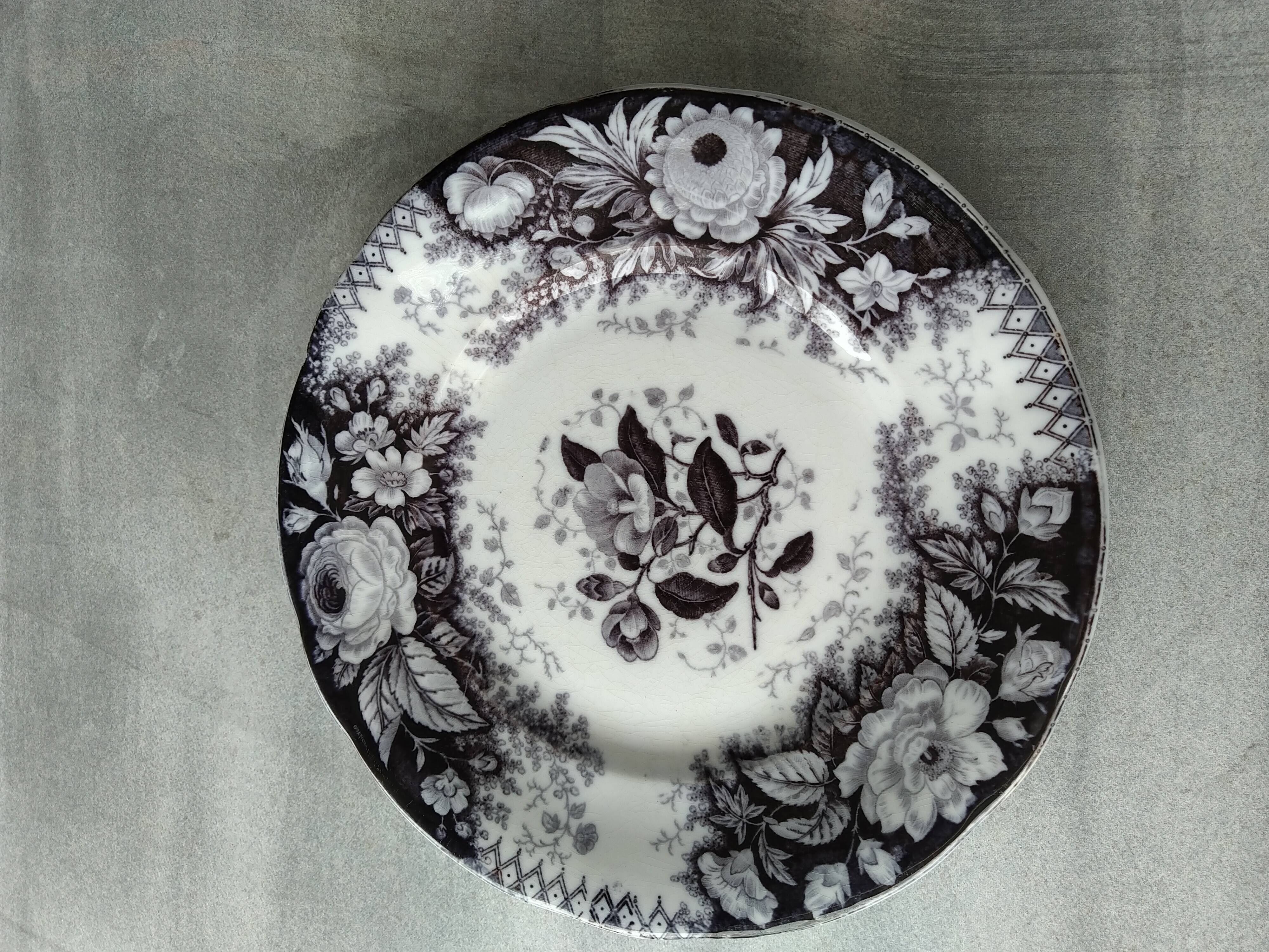 five plates old blue earthenware