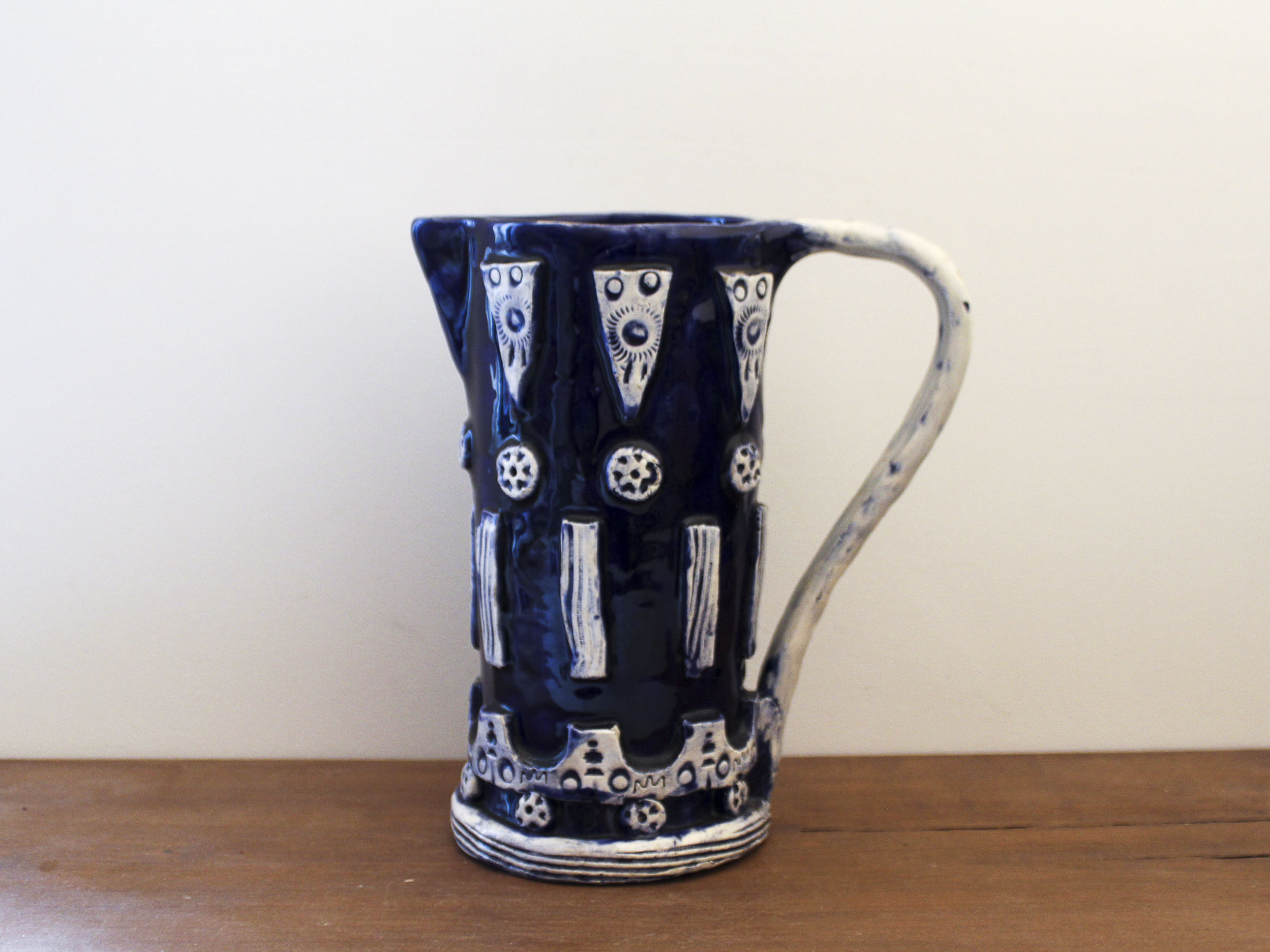 Pichet en céramique bleu et blanc de Keskar