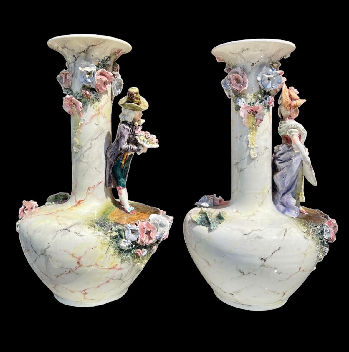 Paire de vases en barbotine