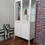 medicine cabinet / pharmacy