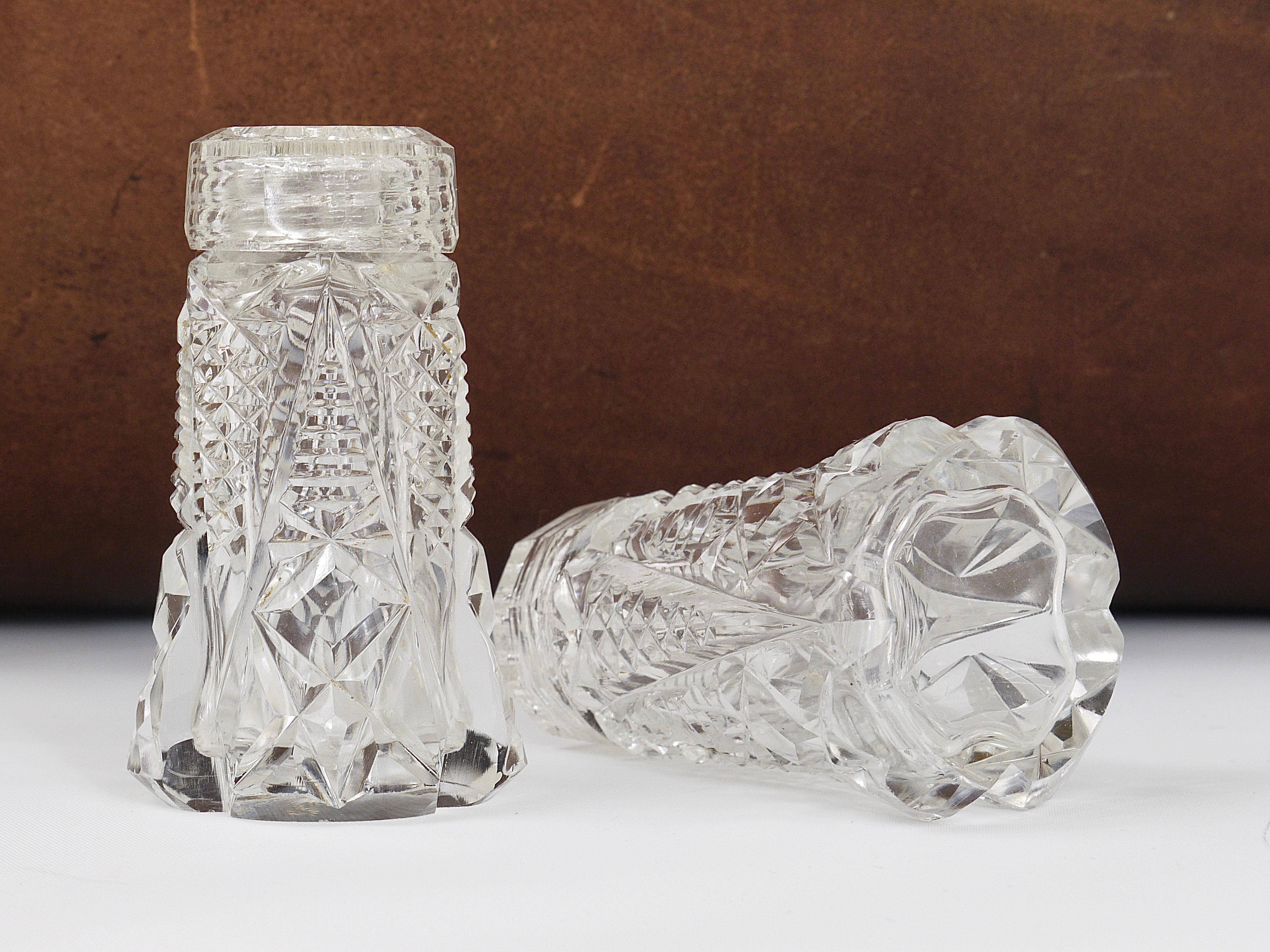 French Art Nouveau salt and pepper shakers, faceted crystal glass from the 1920s.