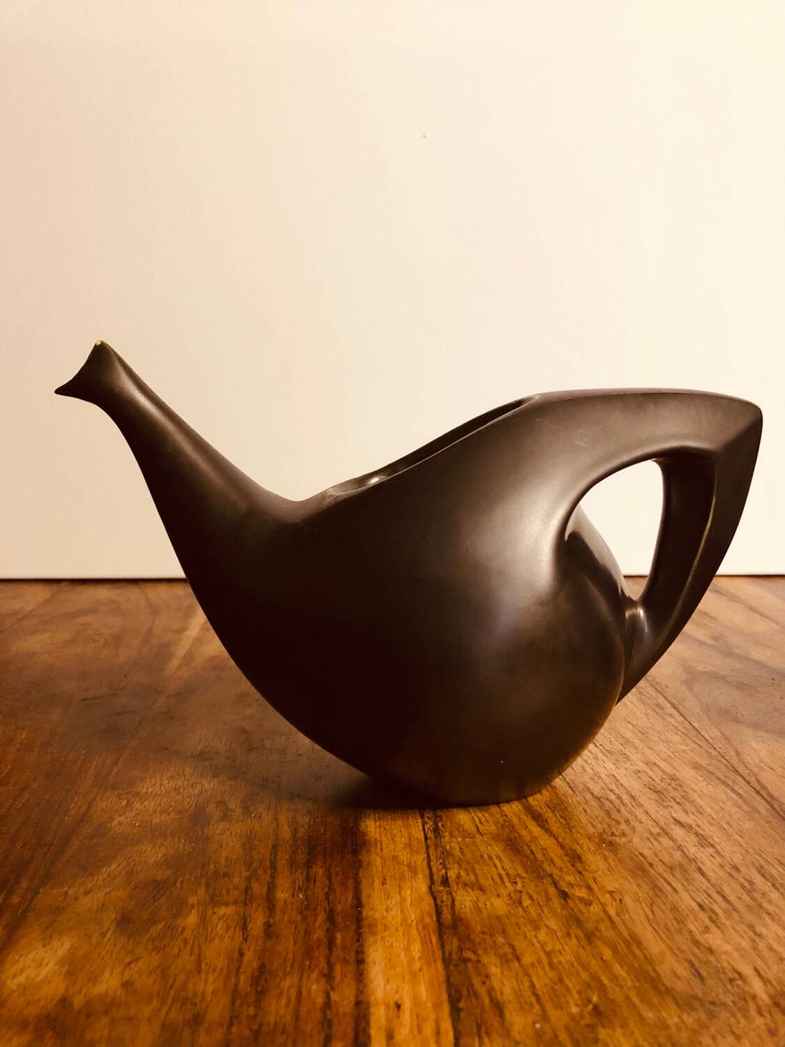 Black enameled ceramic service.