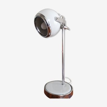 Eyeball desk lamp adjustable and steerable