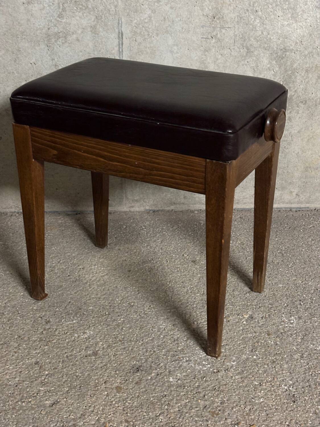 Adjustable piano bench 1960