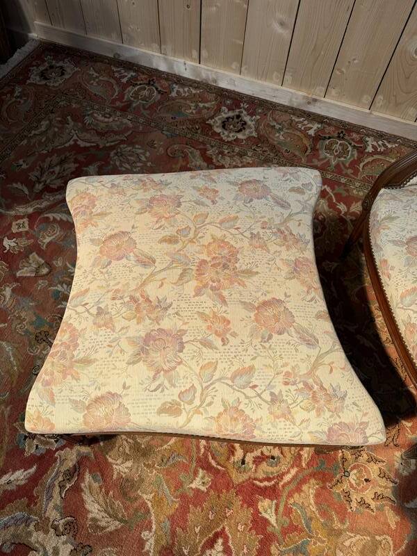 Bergère gondole Louis XVI avec son repose-pied en acajou